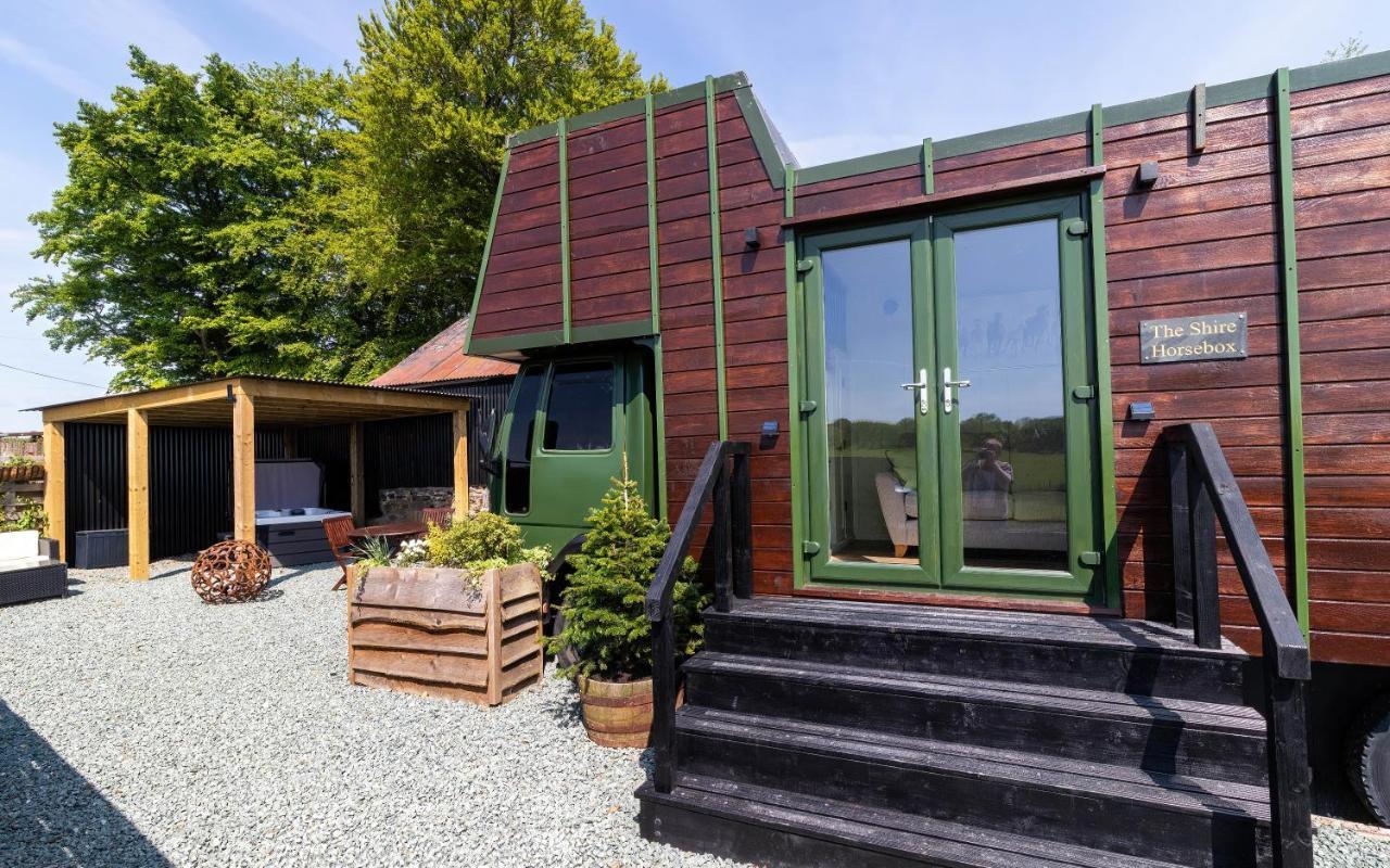 The Shire Luxury Converted Horse Lorry With Private Hot Tub Cyfie Farm Llanfyllin Exteriör bild