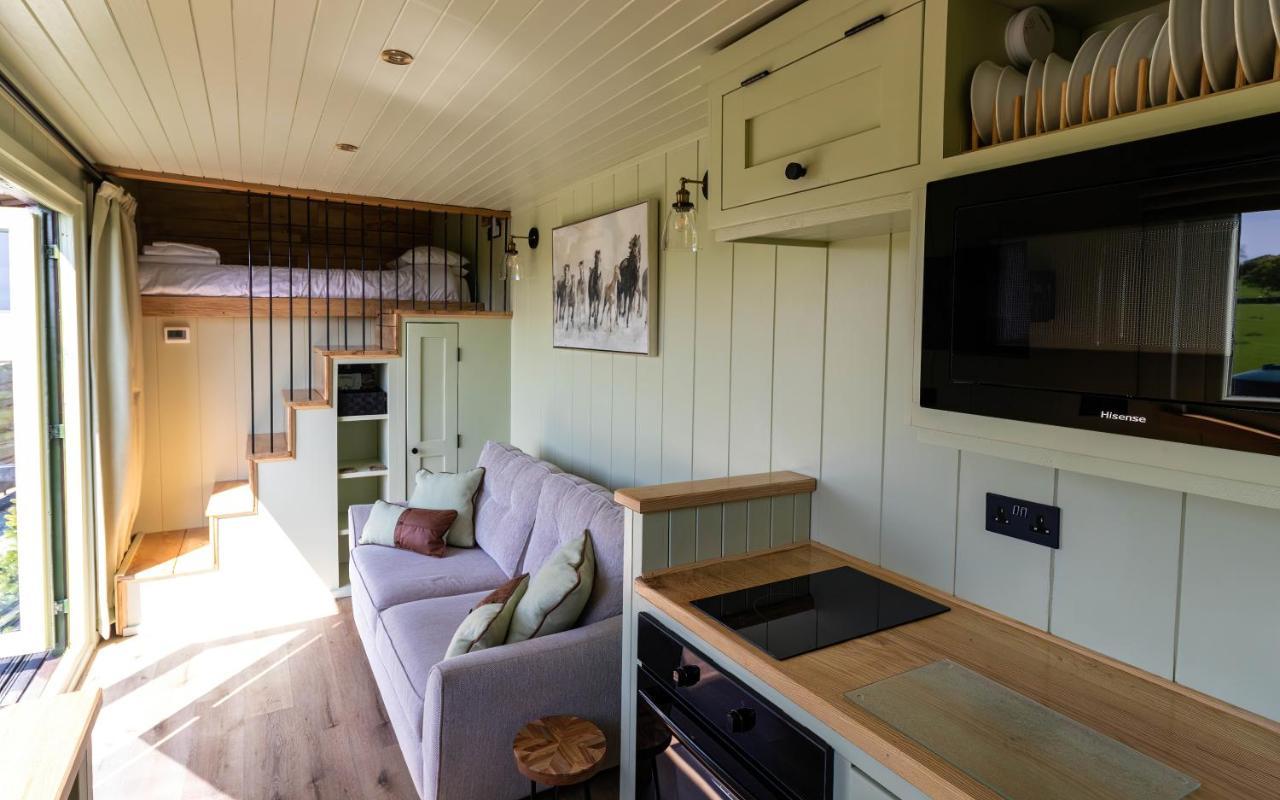 The Shire Luxury Converted Horse Lorry With Private Hot Tub Cyfie Farm Llanfyllin Exteriör bild